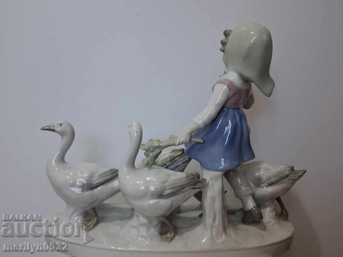 Γερμανικό ειδώλιο, παλιά πορσελάνινη φιγούρα της Ανατολικής Γερμανίας (ΓΛΔ) με τιμή 99.00 BGN | € 50.62