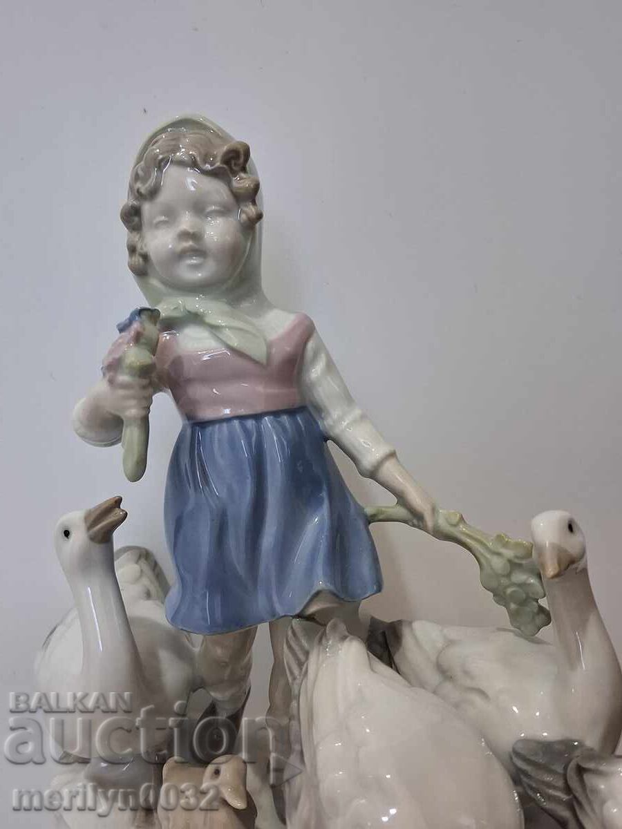 Παράδοση Γερμανικό ειδώλιο, παλιά πορσελάνινη φιγούρα της Ανατολικής Γερμανίας (ΓΛΔ)