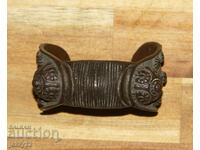 Brățară veche de bronz tip praștie