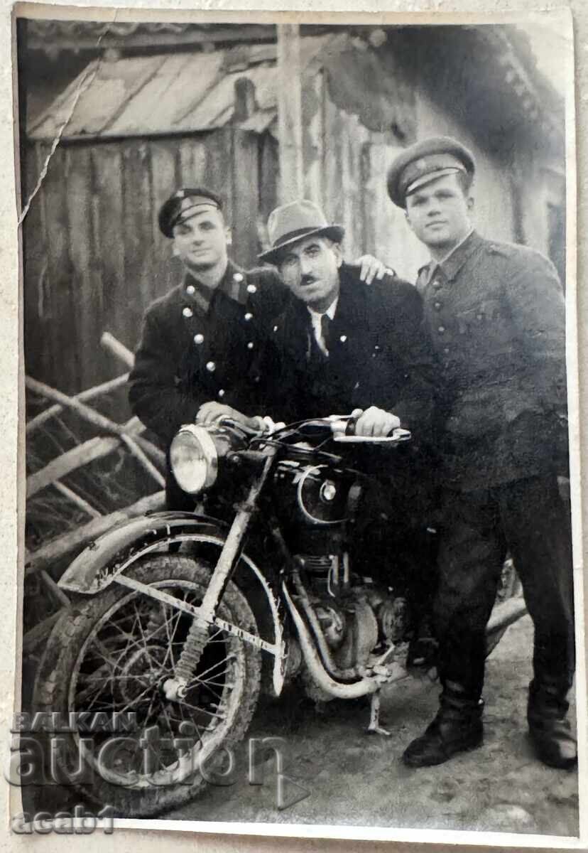 Мотор БМВ с цена 8.99 лв. | € 4.60 Мотор БМВ с цена 8.99 лв. | € 4.60