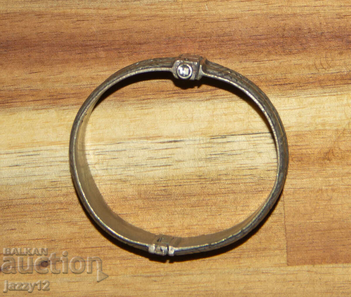 Delivery of Old silver traditional bracelet