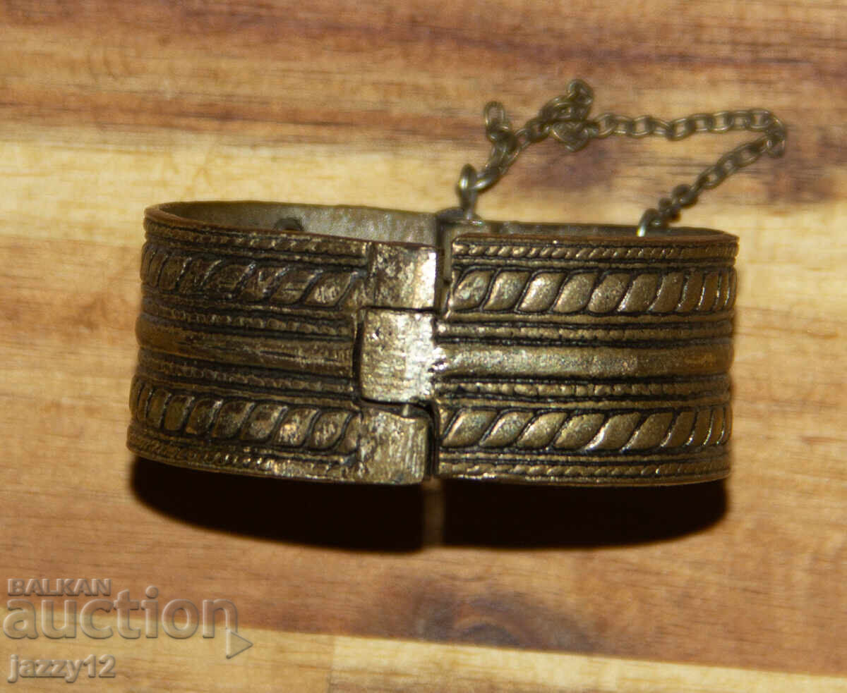 Παράδοση Παλιό ασημένιο παραδοσιακό βραχιόλι