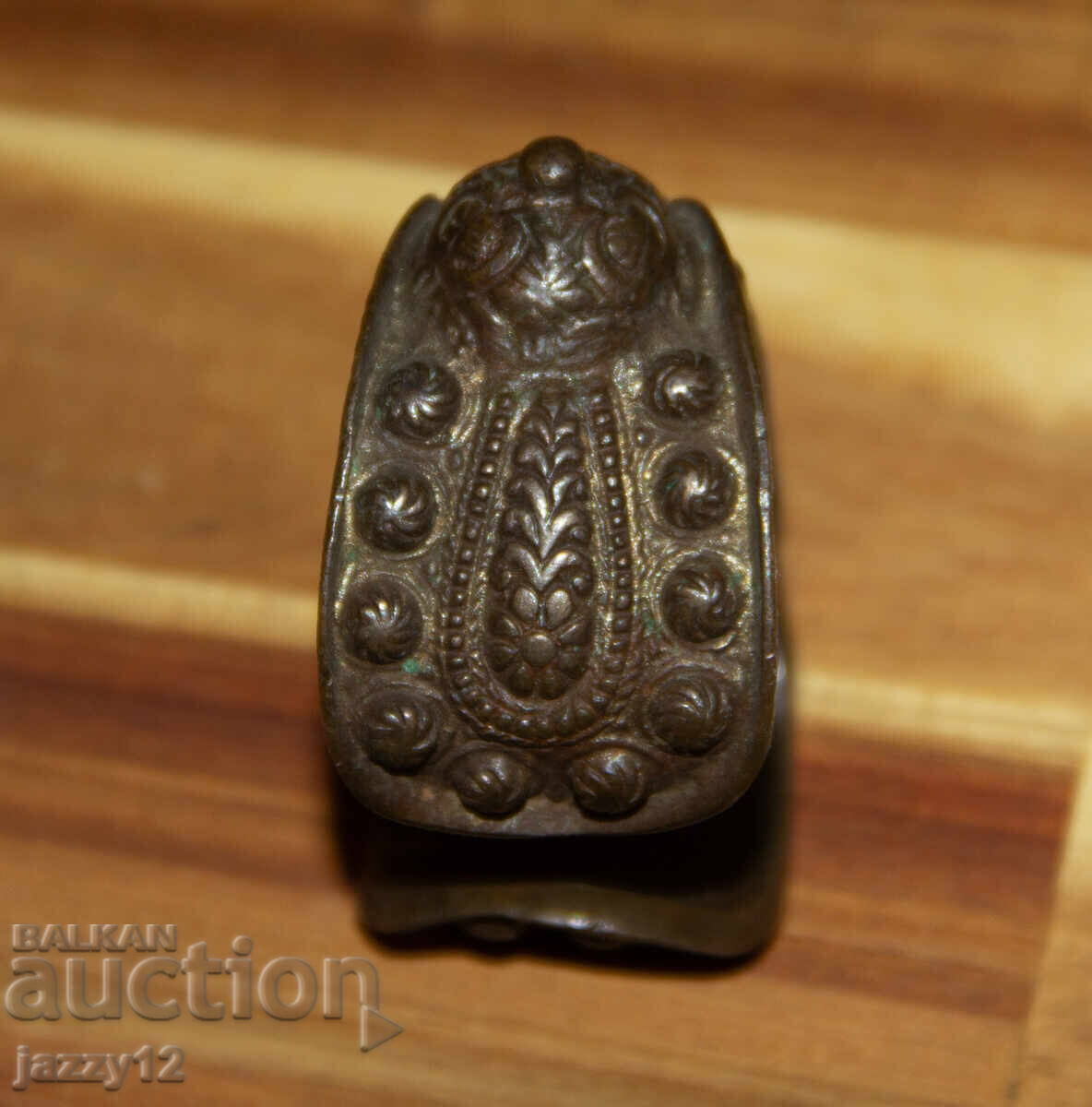 Delivery of Old bronze slingshot bracelet