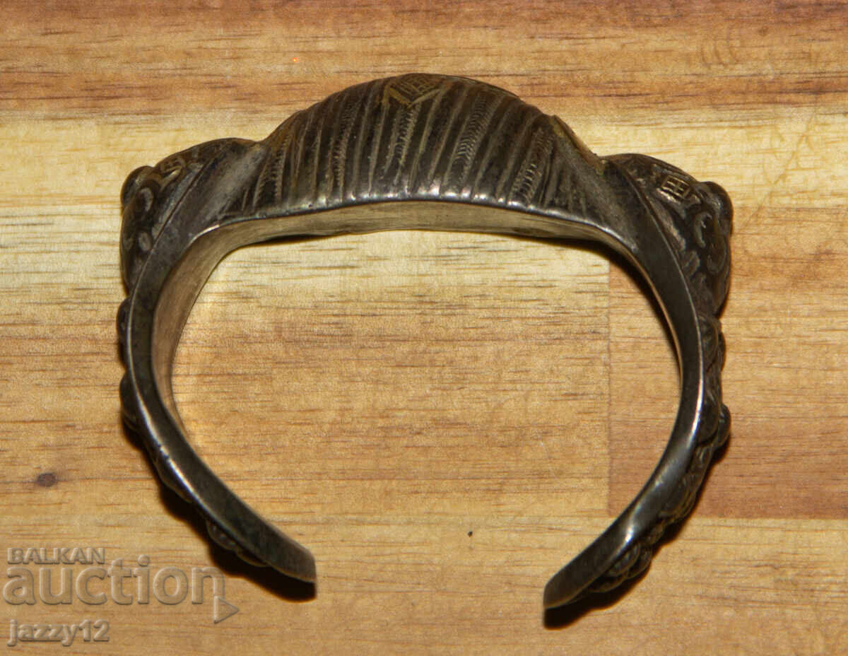 Аукцион Стара бронзова гривна рогатка с кръст