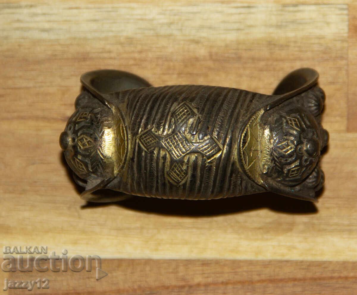 Стара бронзова гривна рогатка с кръст