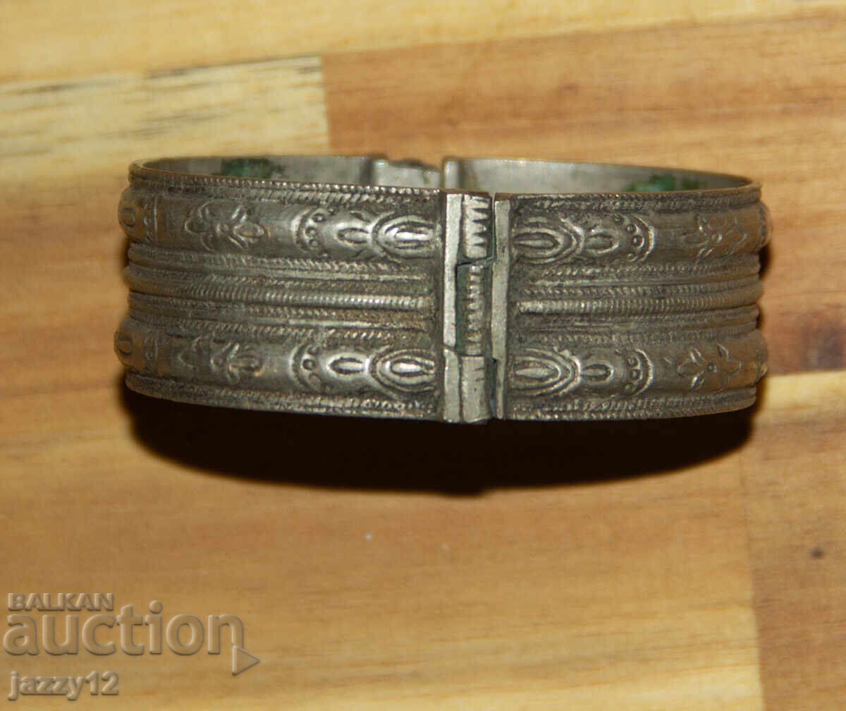 Аукцион Стара сребърна традиционна гривна