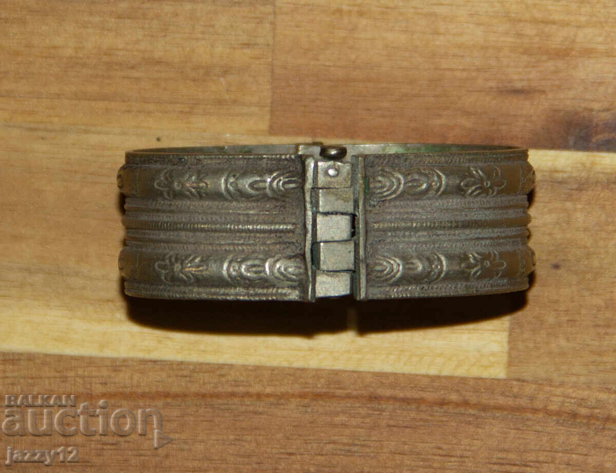 Стара сребърна традиционна гривна