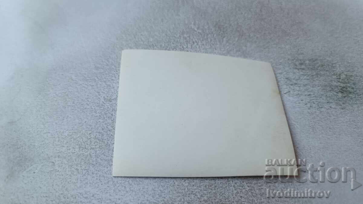 Foto Femeie pe plajă cu preț 1.45 BGN | € 0.74