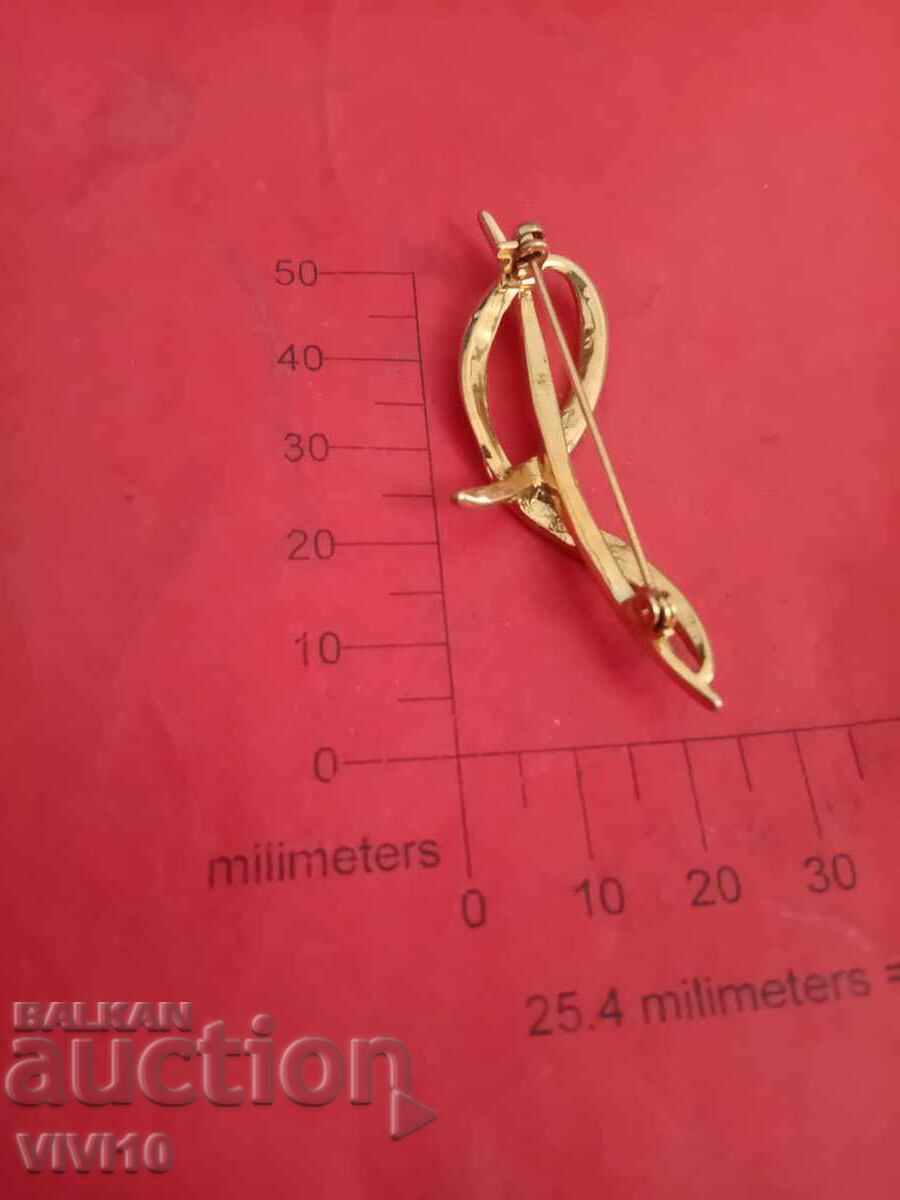 Auction Antique brooch with gold plating Auction Antique brooch with gold plating