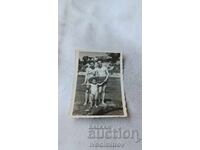 Fotografie Stalin Bărbat femeie și băiețel pe stâncă deasupra mării