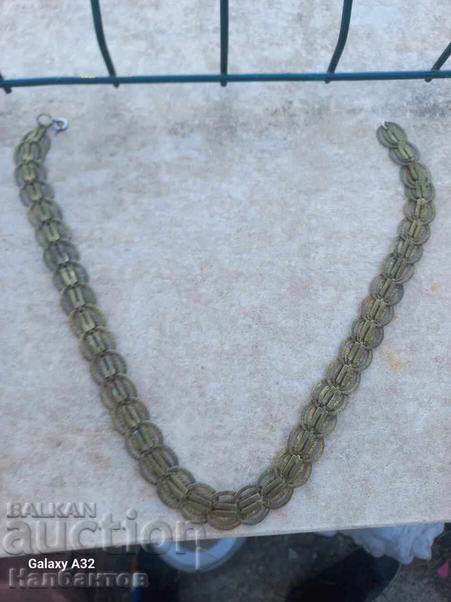 BIJUTERII VECHI DE DAMĂ, CORZI, COSTUM cu preț 90.00 BGN | € 46.02