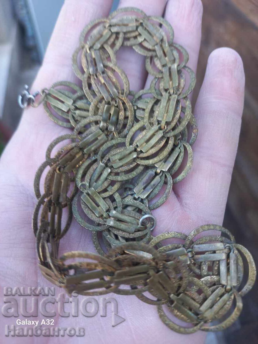 BIJUTERII VECHI DE DAMĂ, CORZI, COSTUM