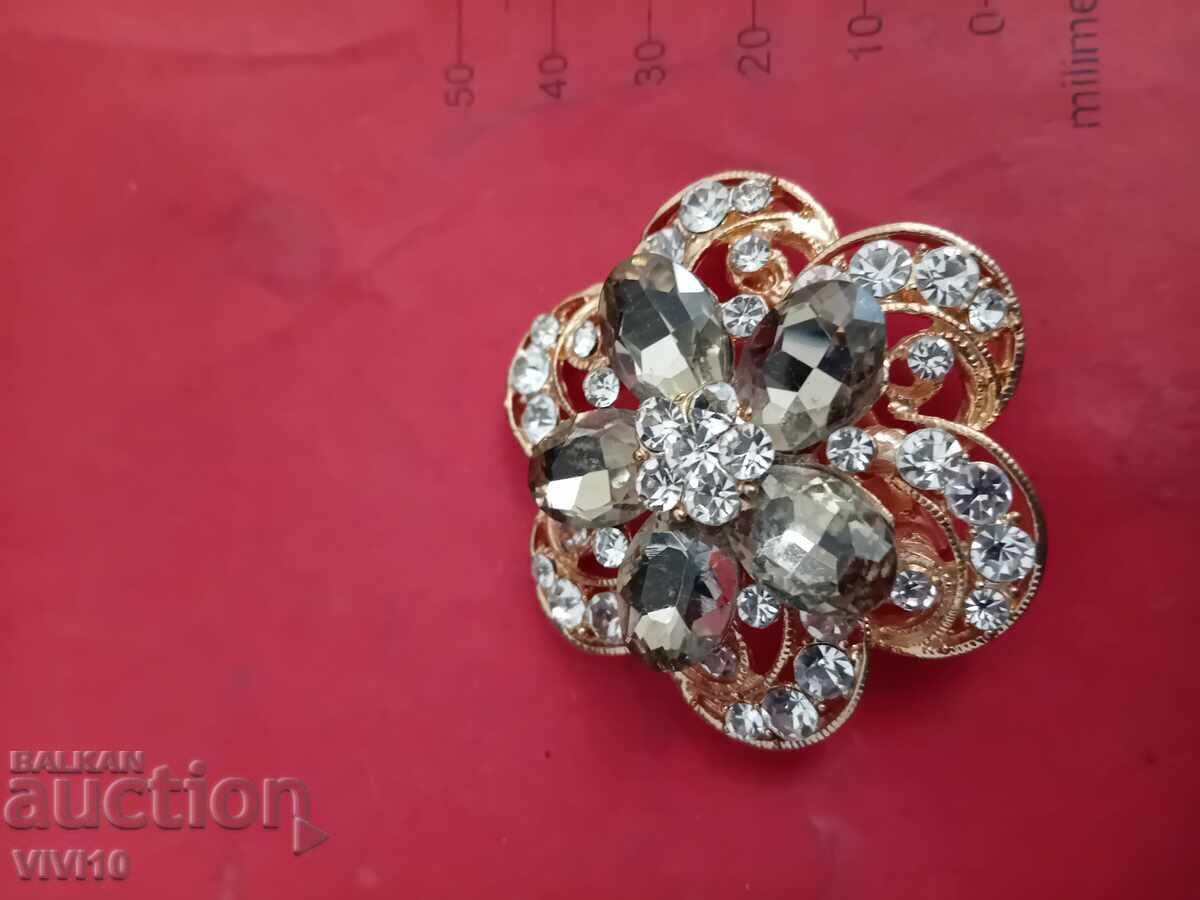 Brosa antica cu pietre