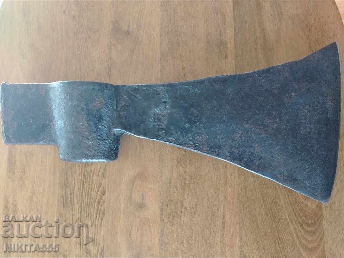 Παλιό γαλλικό τσεκούρι με τιμή 220.00 BGN | € 112.48