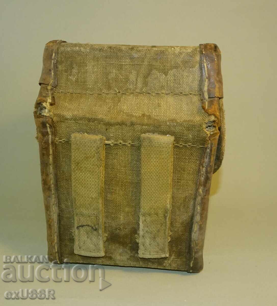 Livrarea Cutie militară veche de la aparat optic de ochire Livrarea Cutie militară veche de la aparat optic de ochire