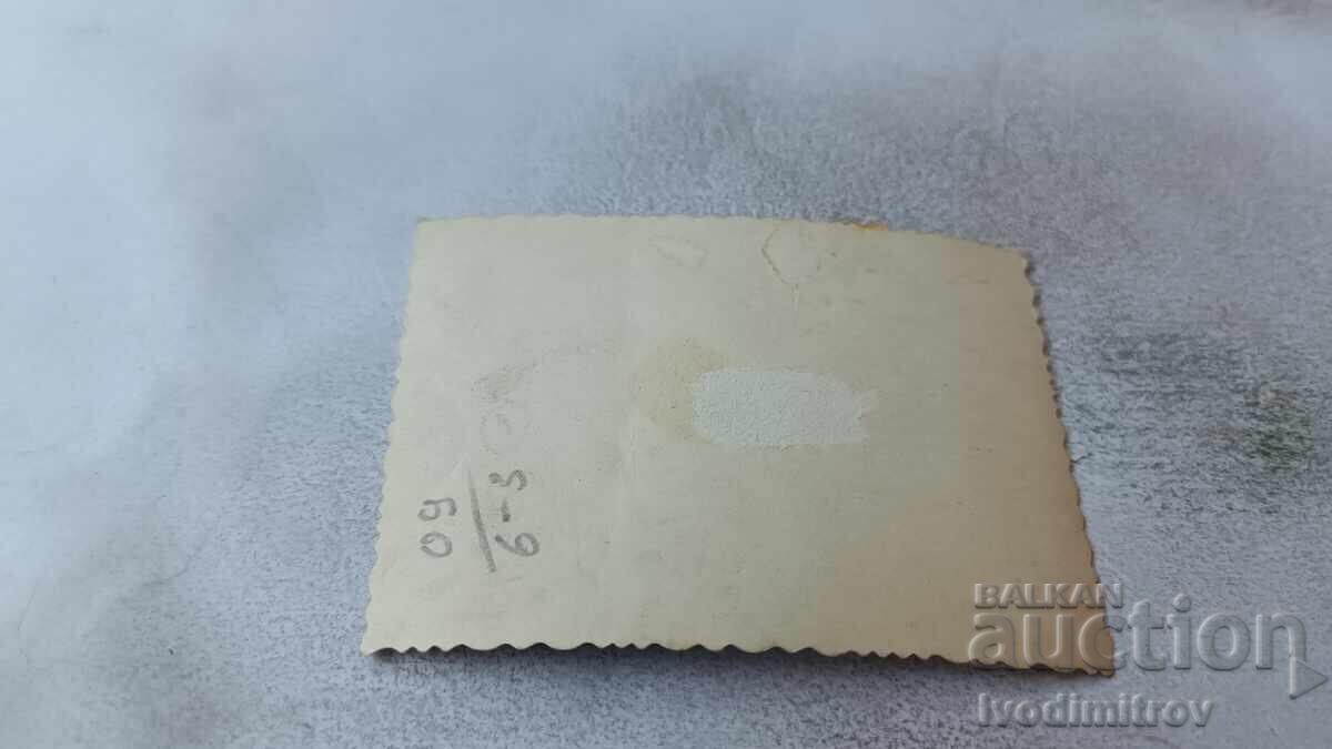 Φωτογραφία Σόφιας, μικρό κοριτσάκι μπροστά σε βρυσάκι με τιμή 1.85 BGN | € 0.95