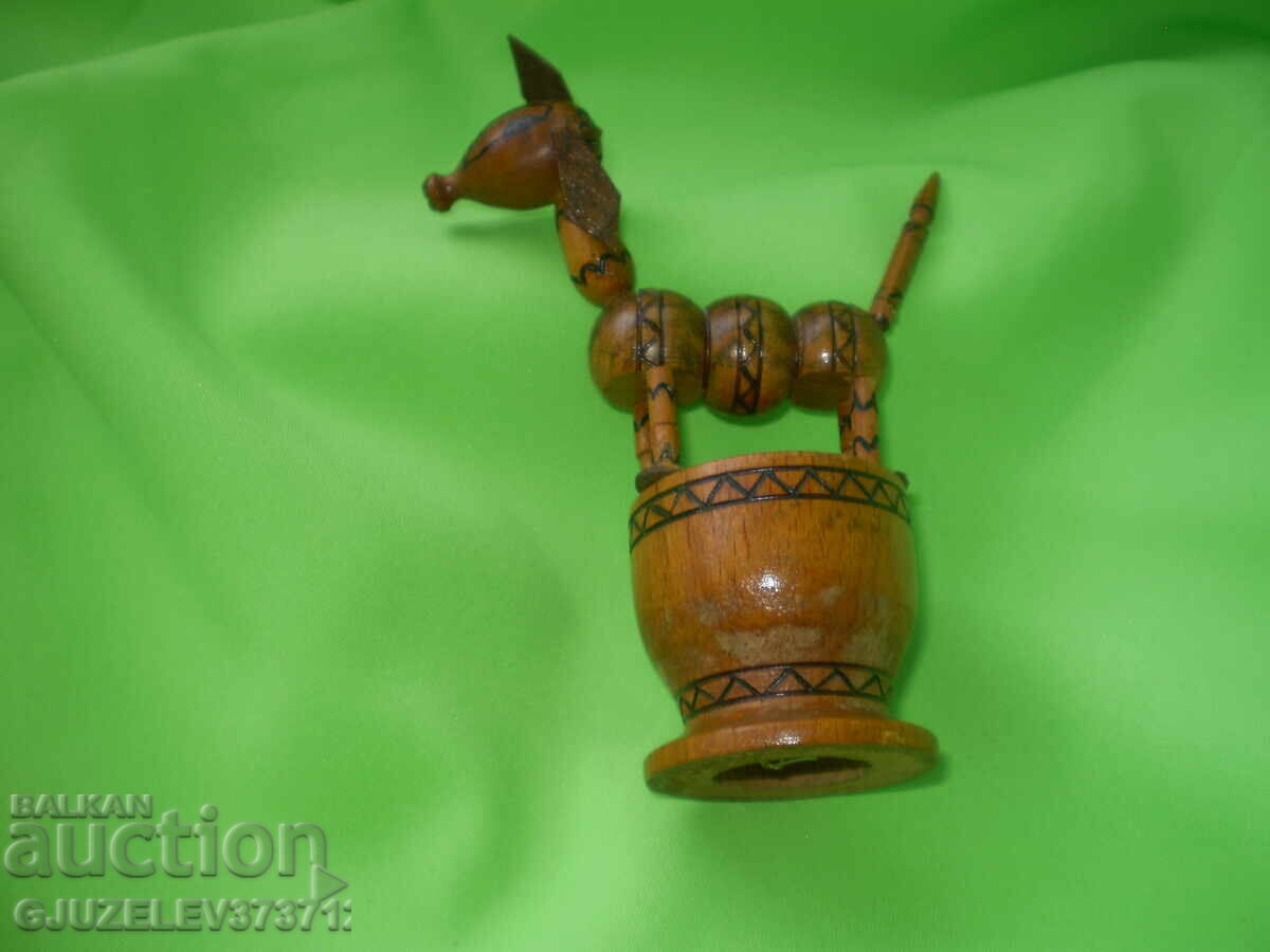 Παλιό ξύλινο παιχνίδι Γαϊδουράκι κουνάει ουρά, κουνιέται με τιμή 60.00 BGN | € 30.68