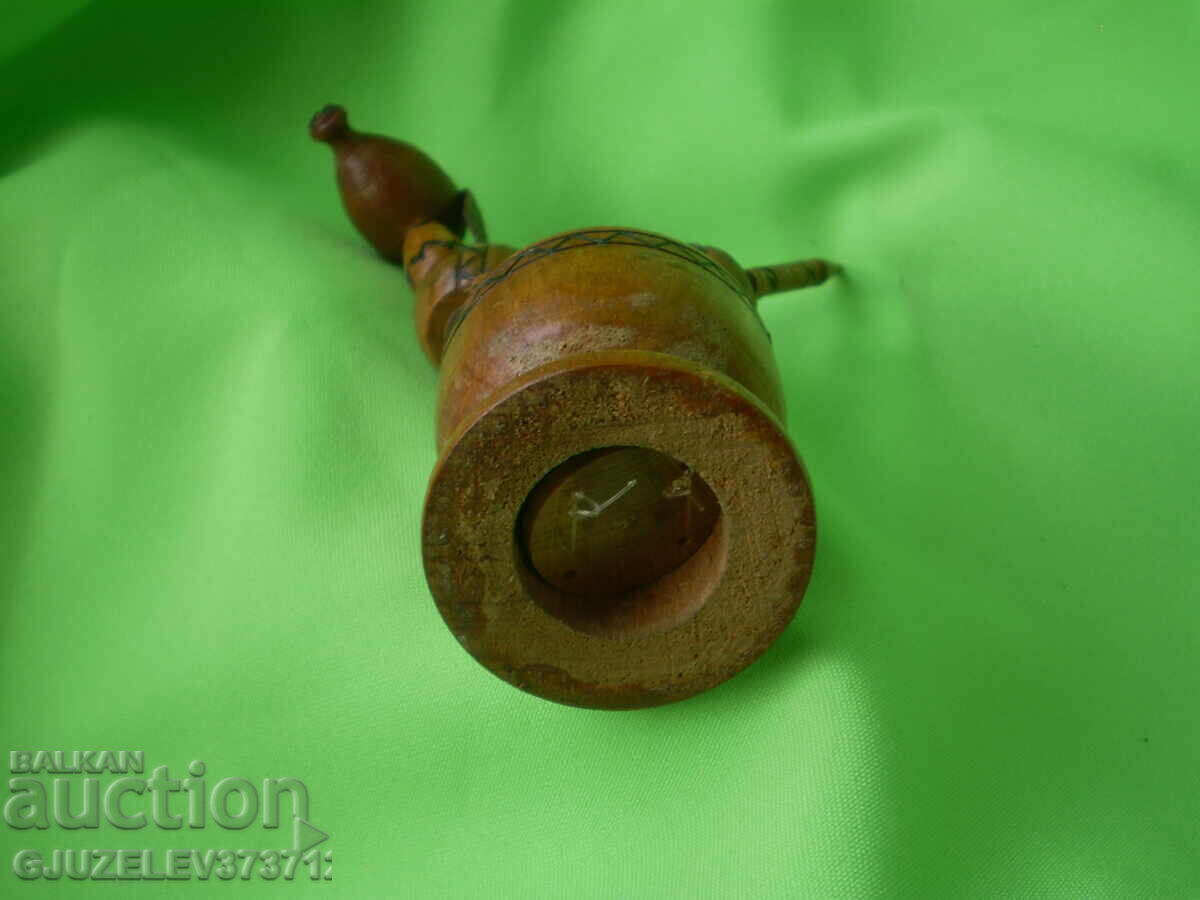 Παράδοση Παλιό ξύλινο παιχνίδι Γαϊδουράκι κουνάει ουρά, κουνιέται