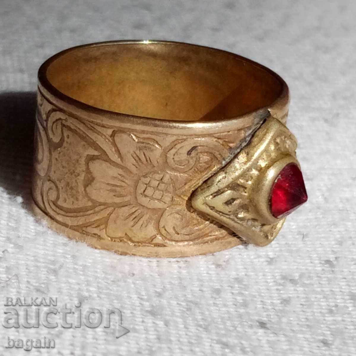 Auction  Renaissance ring.