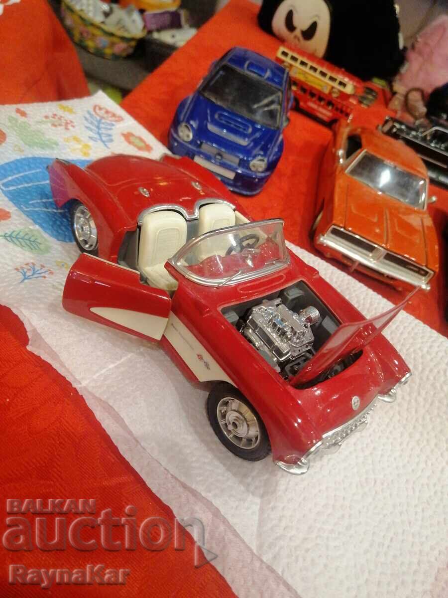 Auction  Metal Cars 1/25 - 13pcs