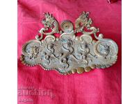 Бронзови дракони.