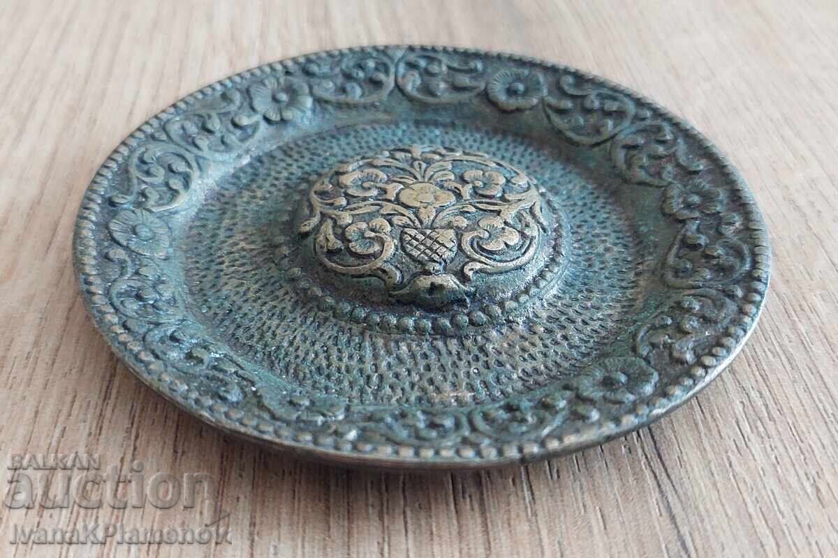 Auction  Bronze application for connoisseurs