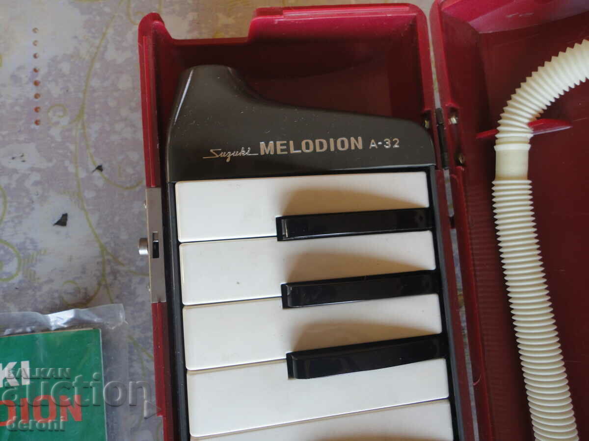 Аукцион Йоника Susuki Melodion A 32 мелодиум свирка Аукцион Йоника Susuki Melodion A 32 мелодиум свирка