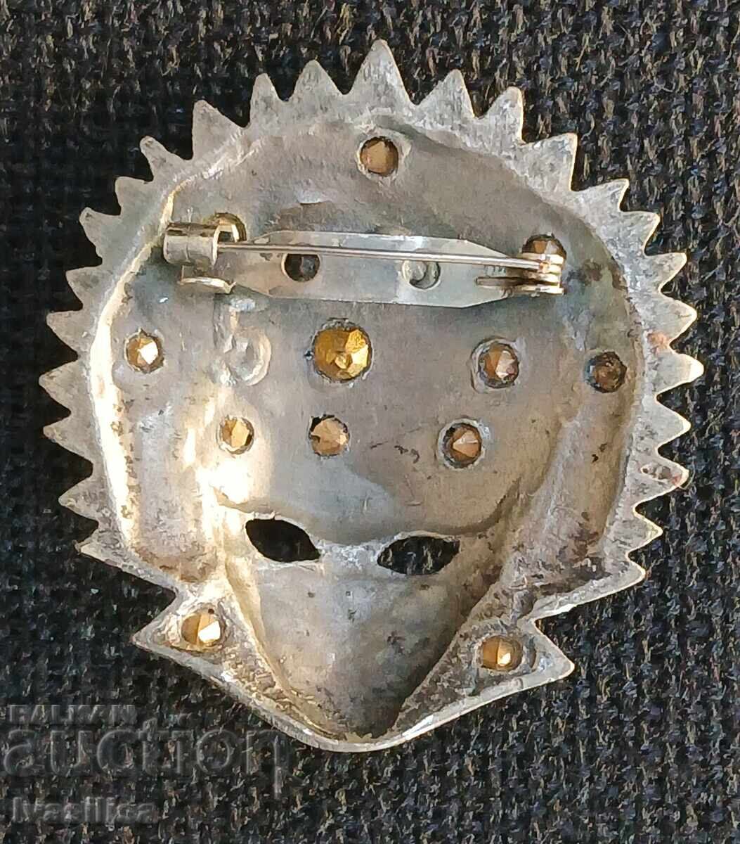 Delivery of Old Italian brooch, with markings