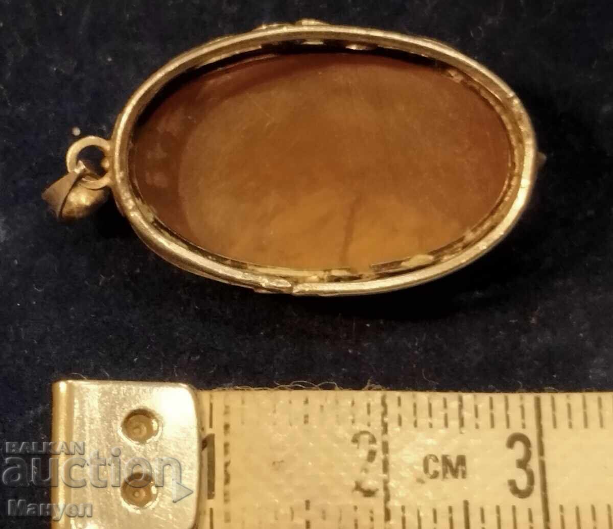 Licitație Frumos pandantiv din argint cu chihlimbar Licitație Frumos pandantiv din argint cu chihlimbar