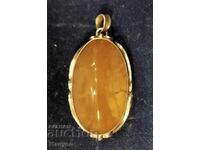 Frumos pandantiv din argint cu chihlimbar