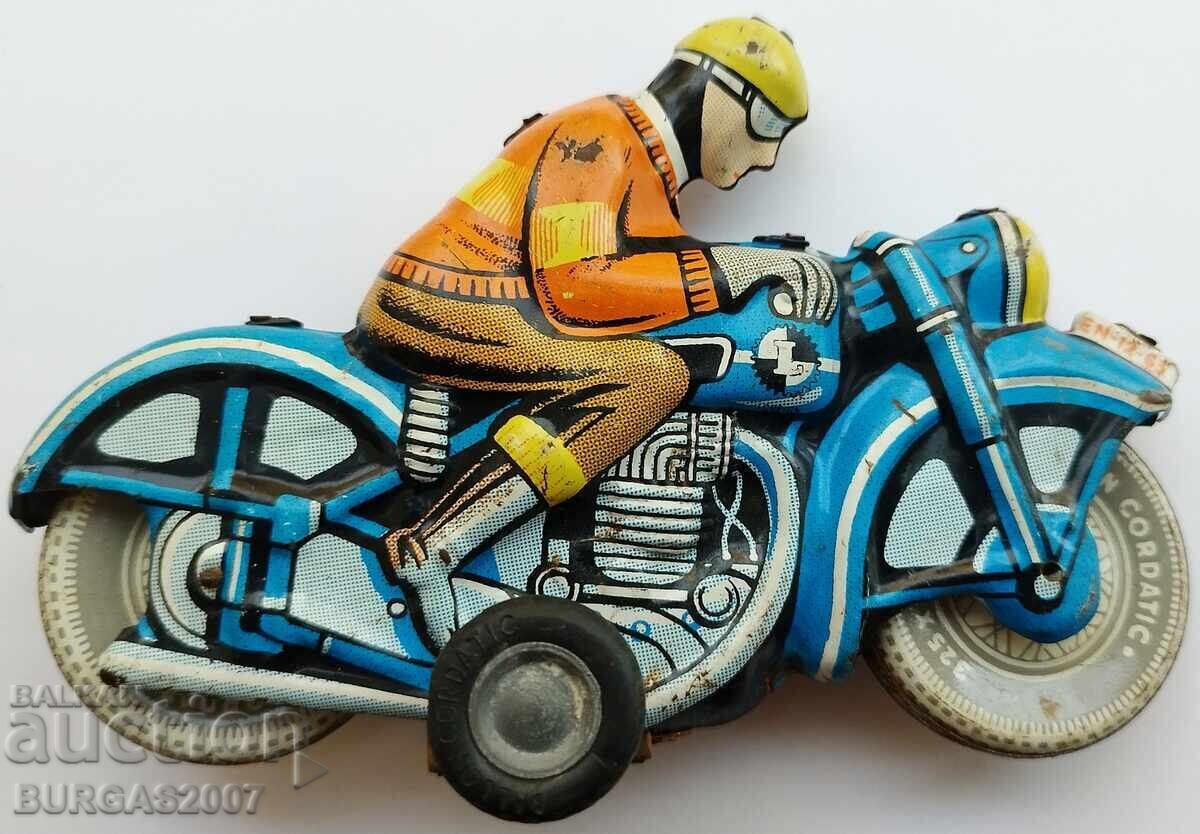 Παλιό λαμαρινένιο παιχνίδι, μηχανή με τιμή 50.00 BGN | € 25.56