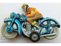 Παλιό λαμαρινένιο παιχνίδι, μηχανή