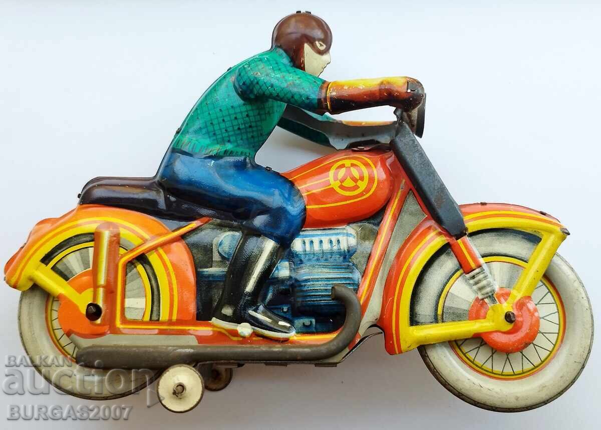 Παλιό λαμαρινένιο παιχνίδι, μηχανή, ΕΣΣΔ με τιμή 180.00 BGN | € 92.03