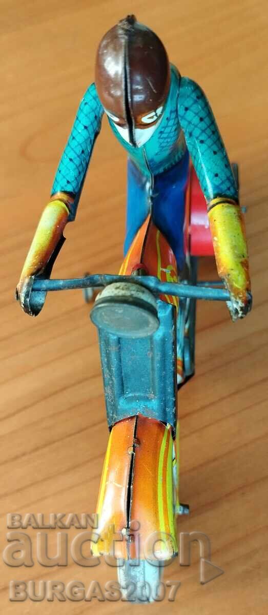 Παράδοση Παλιό λαμαρινένιο παιχνίδι, μηχανή, ΕΣΣΔ