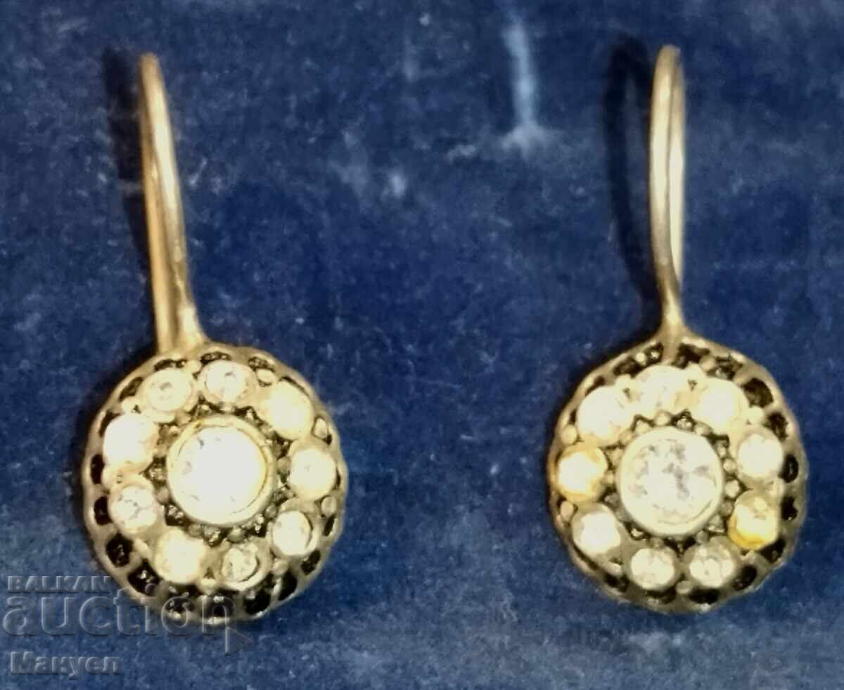 Γοητευτικά ασημένια σκουλαρίκια με πέτρες