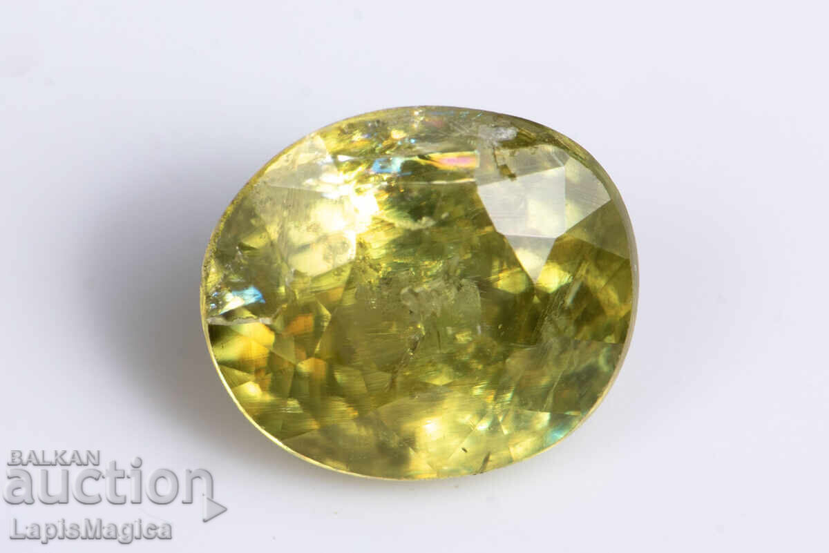 Sfen (titanit) 1.00ct tăietură ovală