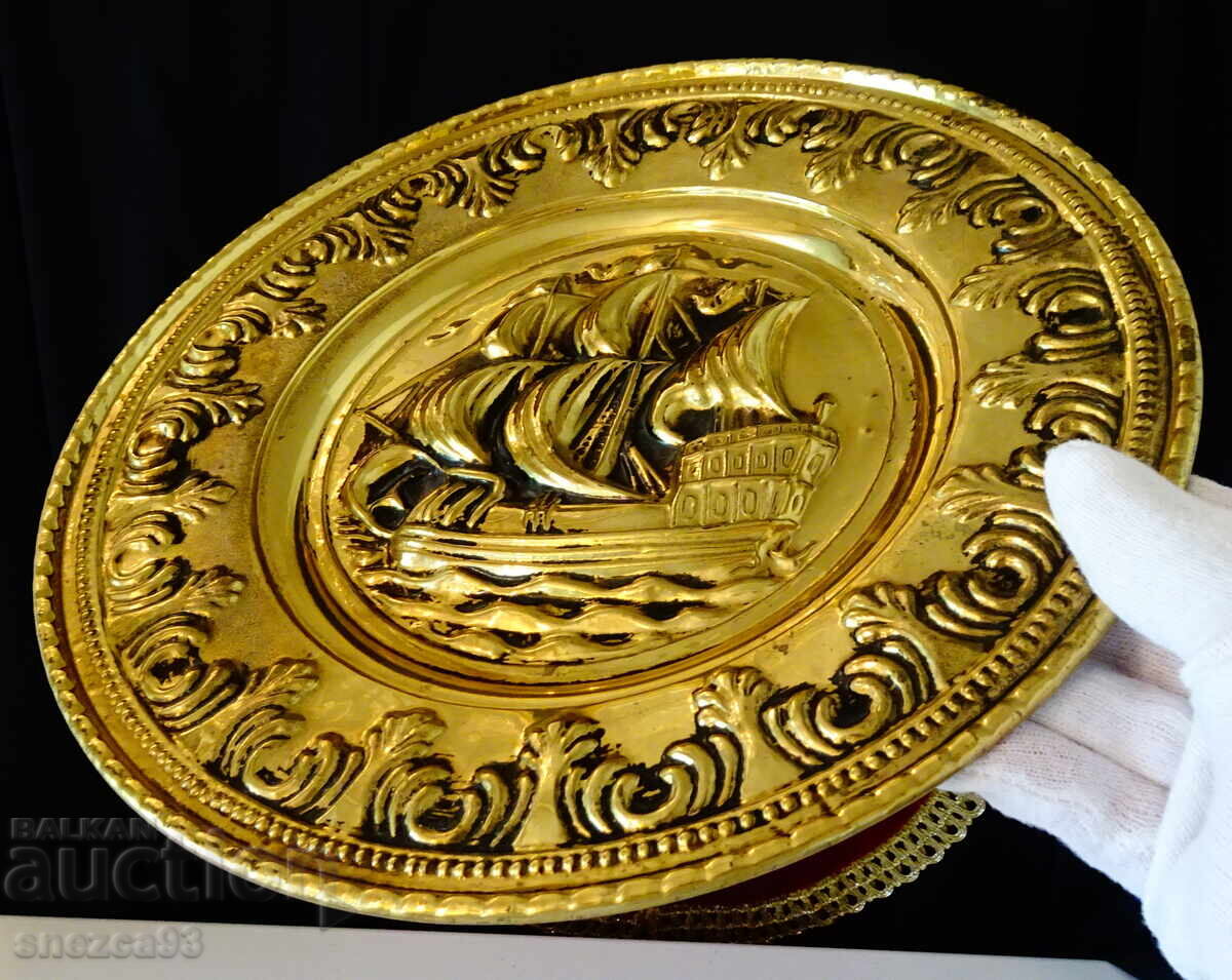 Бронзово пано,релефна картина Английски боен кораб,платноход с цена 39.00 лв. | € 19.94 Бронзово пано,релефна картина Английски боен кораб,платноход с цена 39.00 лв. | € 19.94