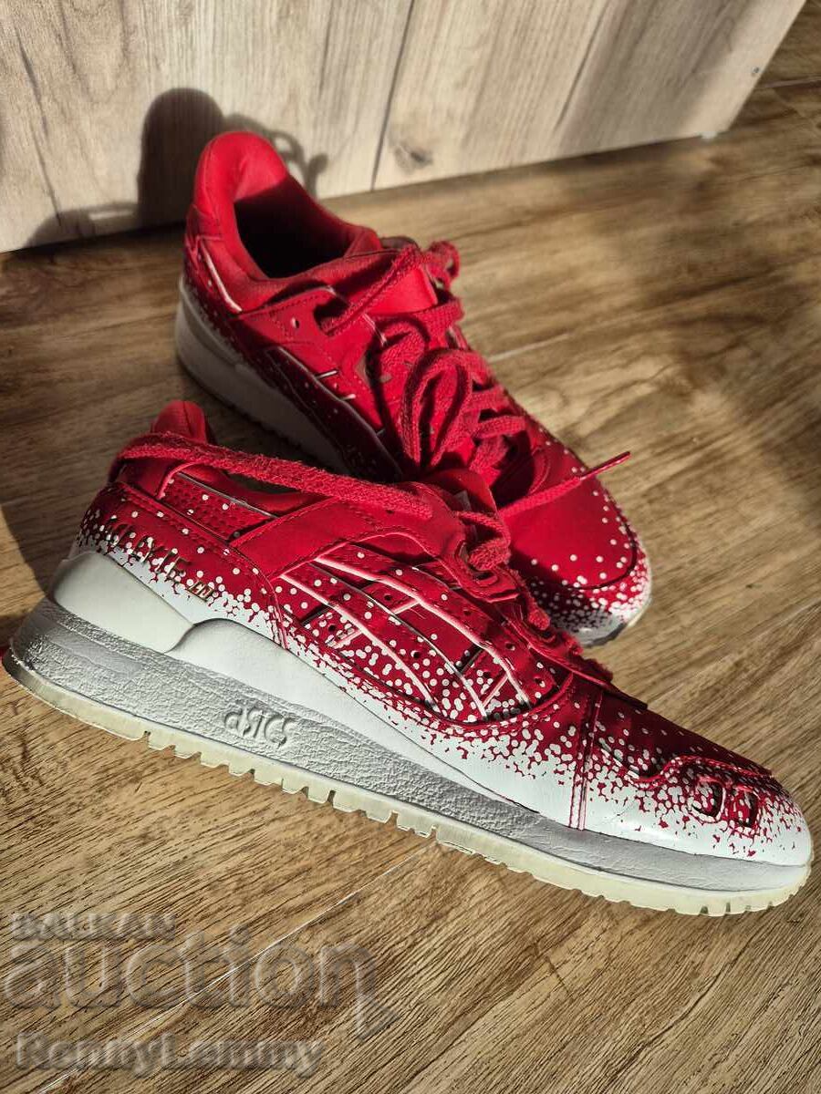 Delivery of Asics, rare model women's sneakers