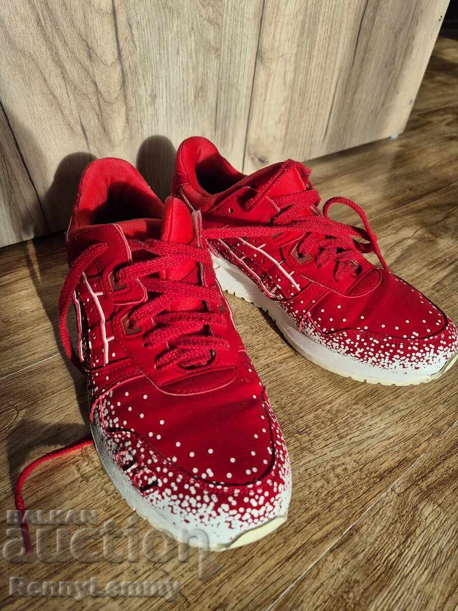 Asics, model rar de pantofi sport de damă