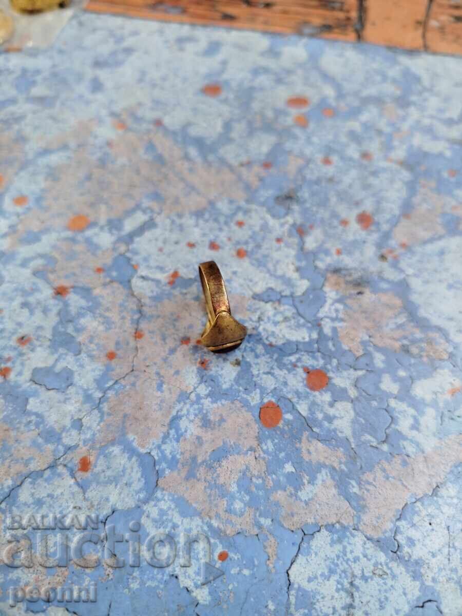 Δημοπρασία Σταρό χάλκινο δαχτυλίδι με πέτρα