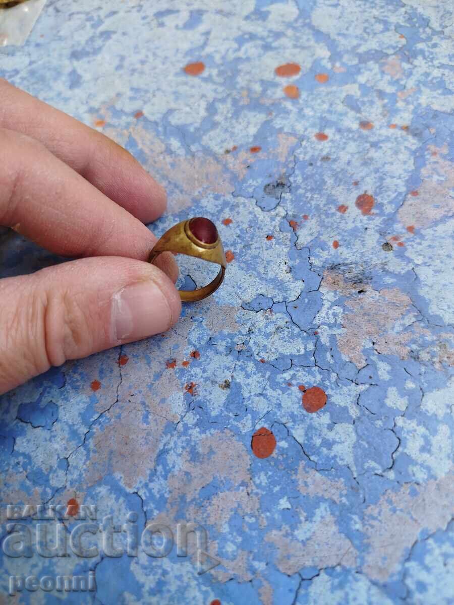 Σταρό χάλκινο δαχτυλίδι με πέτρα