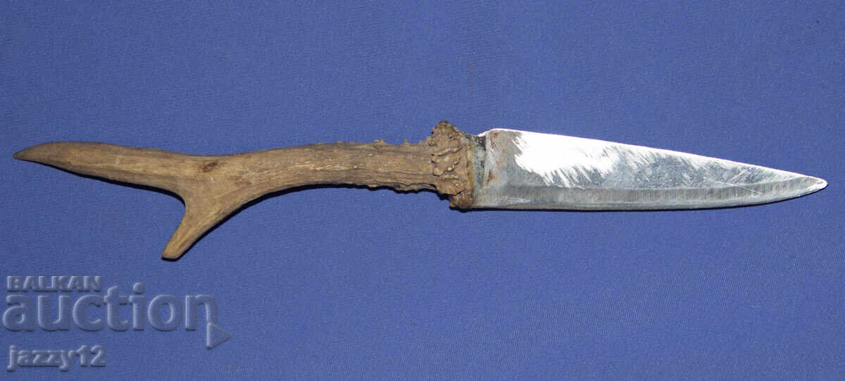 Στιβαρό κυνηγετικό μαχαίρι με λαβή από οπλή με τιμή 110.00 BGN | € 56.24 Στιβαρό κυνηγετικό μαχαίρι με λαβή από οπλή με τιμή 110.00 BGN | € 56.24