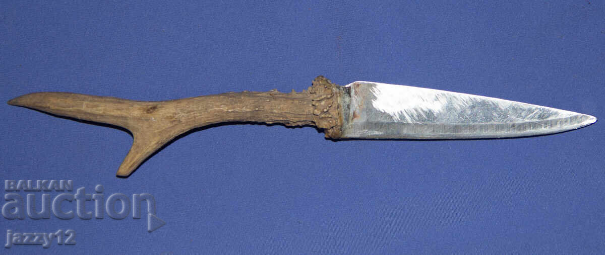 Δημοπρασία Στιβαρό κυνηγετικό μαχαίρι με λαβή από οπλή Δημοπρασία Στιβαρό κυνηγετικό μαχαίρι με λαβή από οπλή