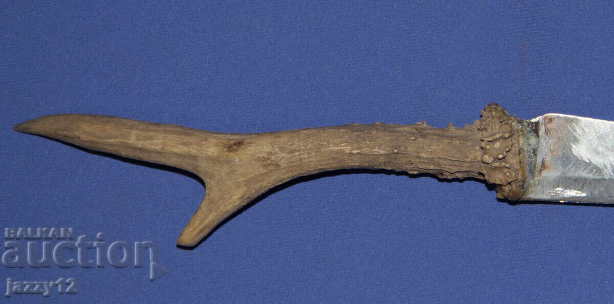 Παράδοση Στιβαρό κυνηγετικό μαχαίρι με λαβή από οπλή Παράδοση Στιβαρό κυνηγετικό μαχαίρι με λαβή από οπλή