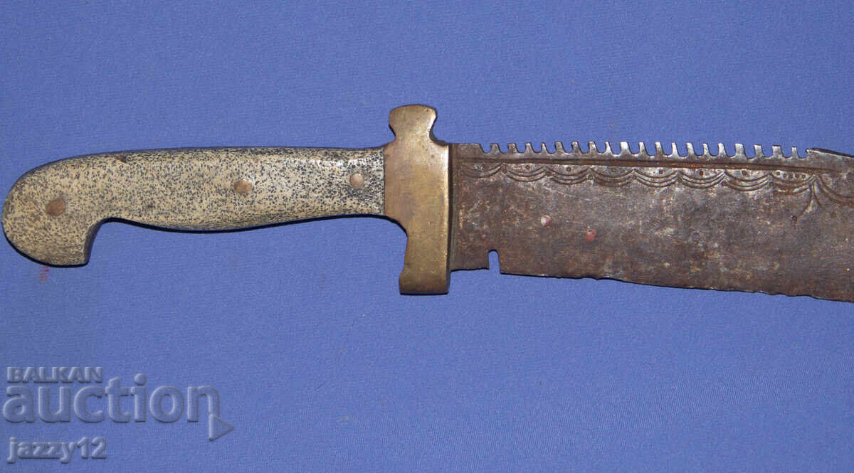 Delivery of Old, solid hunting knife, handmade