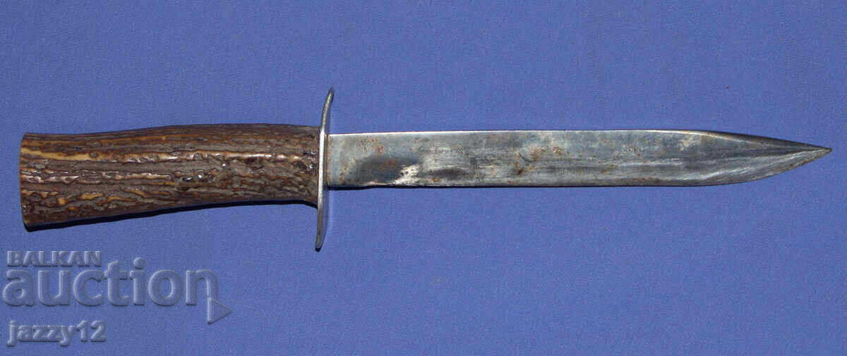 Σταθερό, στιβαρό κυνηγετικό μαχαίρι με λαβή από κέρατο με τιμή 160.00 BGN | € 81.81