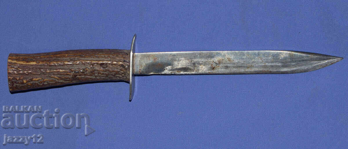 Σταθερό, στιβαρό κυνηγετικό μαχαίρι με λαβή από κέρατο