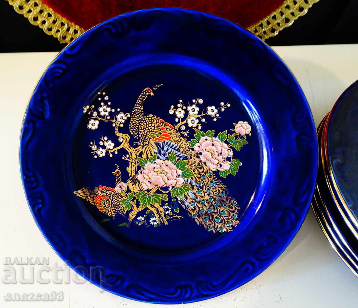 Аукцион Чиния баварски порцелан,злато,кобалт,пауни. Аукцион Чиния баварски порцелан,злато,кобалт,пауни.