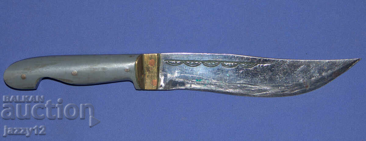 Στιβαρό χειροποίητο κυνηγετικό μαχαίρι με ξύλινη λαβή με τιμή 150.00 BGN | € 76.69