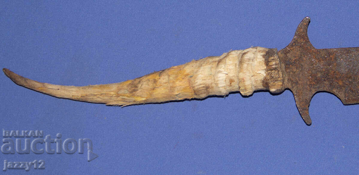 Licitație Cuțit de vânătoare solid, vechi, lucrat manual